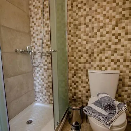 فيلة Elpida At Minies