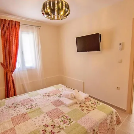 Elpida At Minies فيلة *