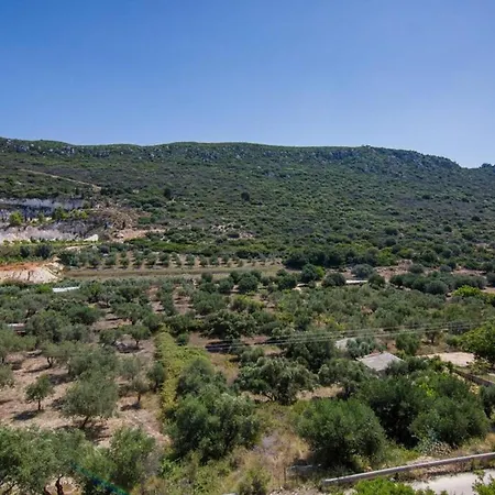 فيلة Elpida At Minies