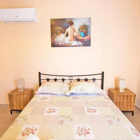 فيلة Elpida At Minies *