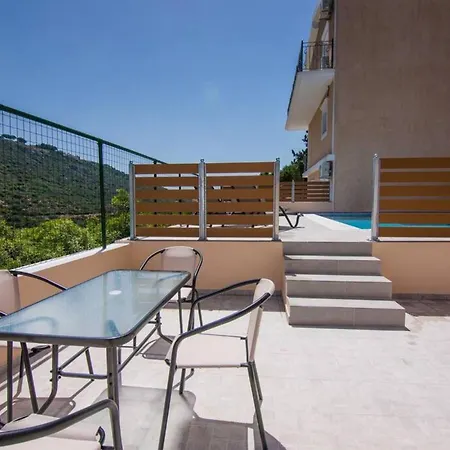 Elpida At Minies * Миния