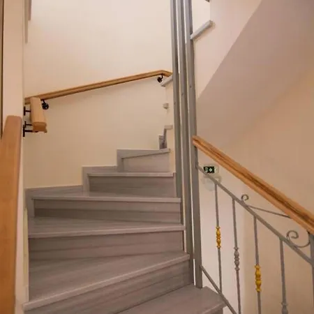 Elpida At Minies Миния