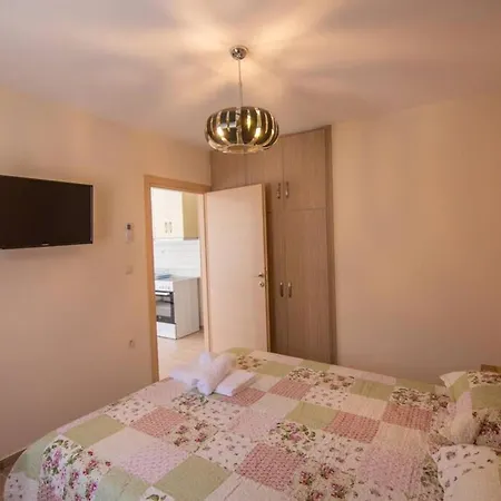 Elpida At Minies * Миния